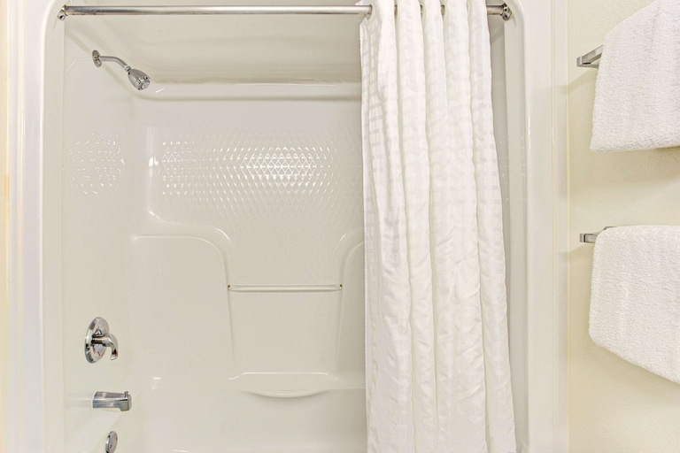 Bathroom 4, Super 8 by Wyndham Gurnee, Lake