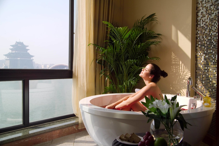 Bathroom, New Century Grand Hotel Kaifeng, Kaifeng