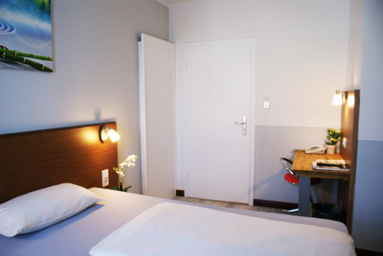 Bedroom 3, Bahn Hotel, Düsseldorf
