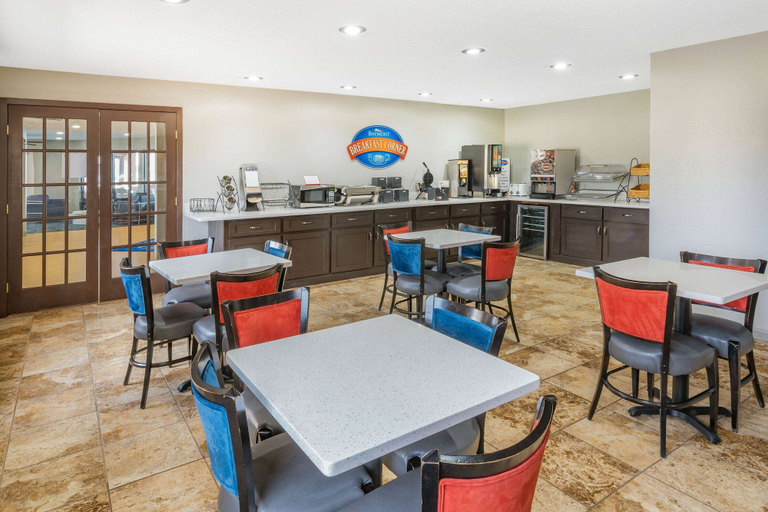 Food & Drinks 5, Baymont By Wyndham Tupelo, Lee