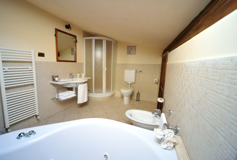 Bathroom 4, Country House Federico I, Ancona