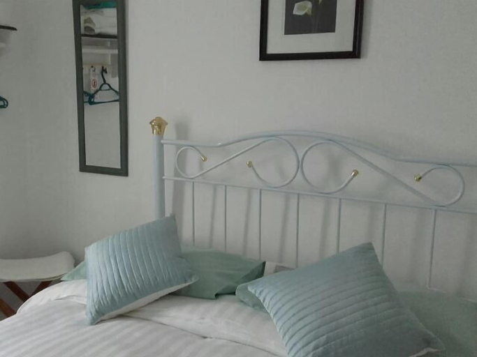 Bedroom 2, Victoria Guest Accommodation & Studio Apartments, Gwynedd