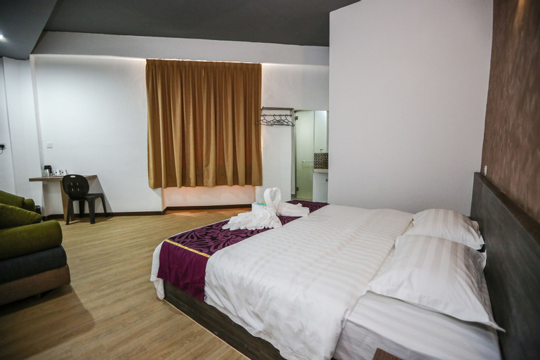 Bedroom 3, New Dawn Hotel, Pontian