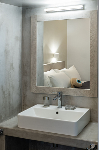 Bathroom 3, Dilion Hotel, South Aegean
