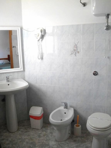 Bathroom 4, Hotel Celestina, Cosenza