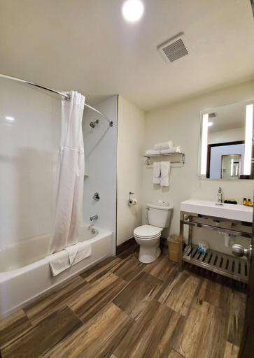 Bathroom 4, Best Western Plus Main Street Inn, Imperial