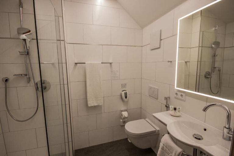 Bathroom 5, Hotel 7 Continents, Regensburg