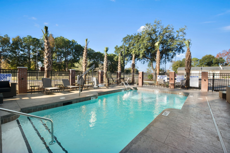 Sport & Beauty 2, DoubleTree by Hilton Charleston Mount Pleasant, Charleston
