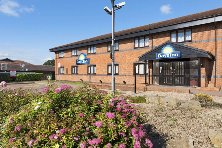 Exterior & Views 2, Days Inn by Wyndham Warwick South M40, Warwickshire