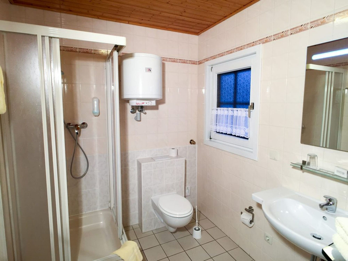 Bathroom 5, Hotel & Restaurant Zur Spreewälderin, Dahme-Spreewald