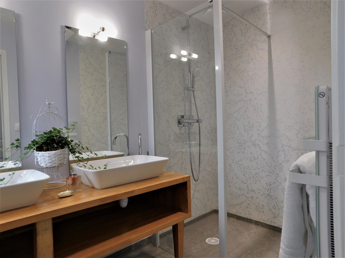 Bathroom 4, Hôtel des Augustins - Boutique Hôtel - Restaurant Gastronomique, Dordogne