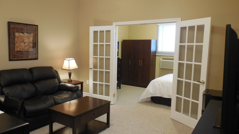 Bedroom 4, Balsam Suites Boutique Inn & Residence, Cochrane