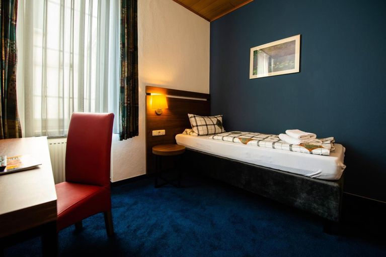Bedroom 4, Hotel Fränkischer Hof, Kitzingen