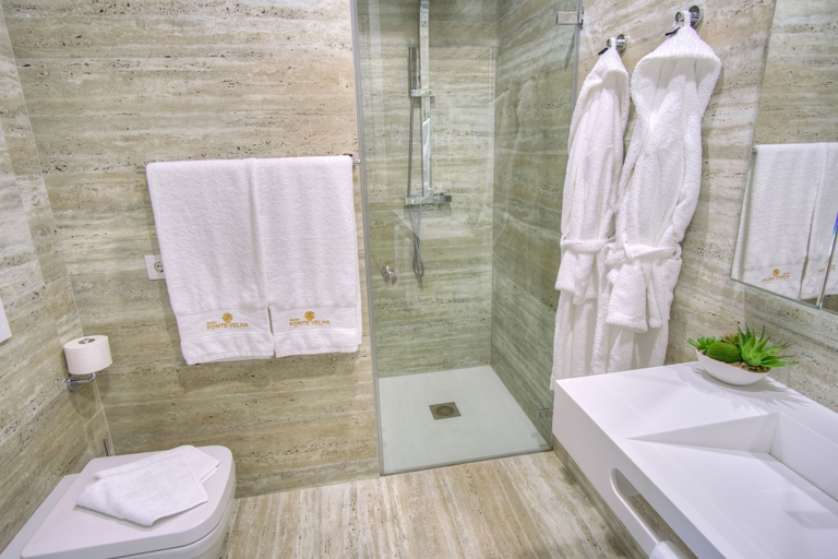 Bathroom 4, Hotel Fonte Velha, Ponte da Barca