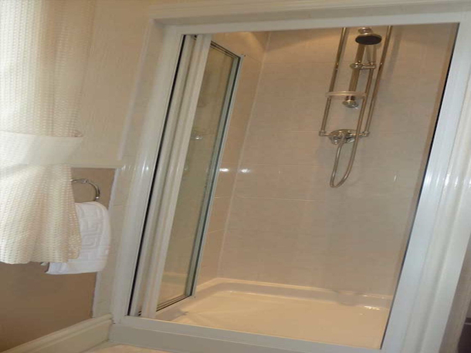 Bathroom 3, Delamere Hotel, Blackpool