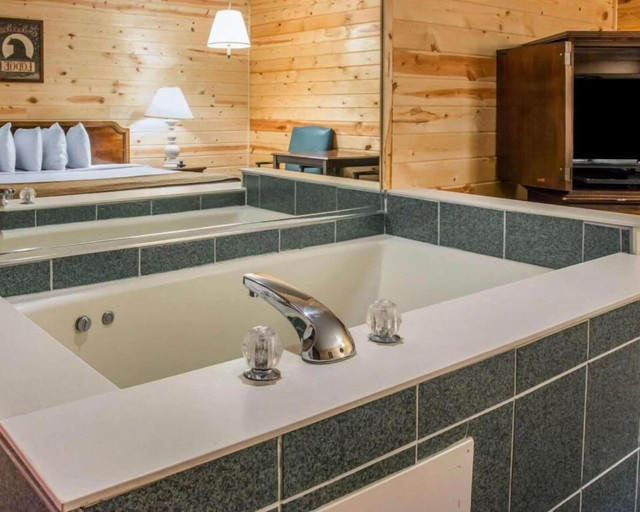 Others 5, Mackinac Lodge, Cheboygan