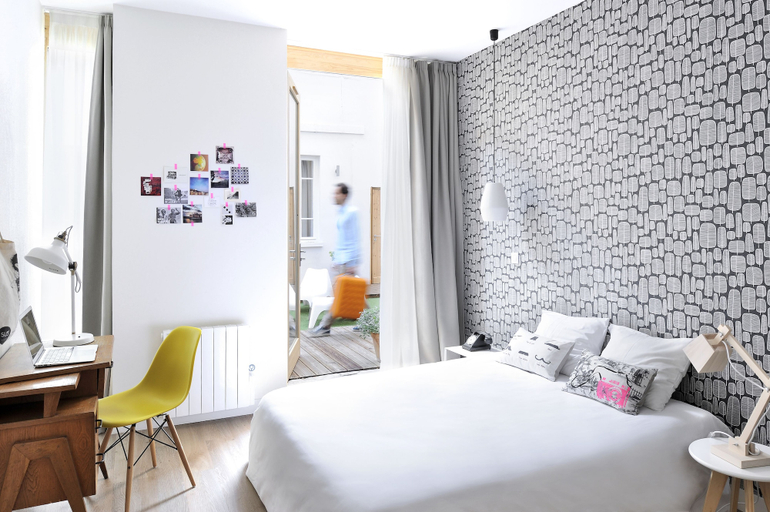 Bedroom 4, Slo Lyon Saxe, Rhône