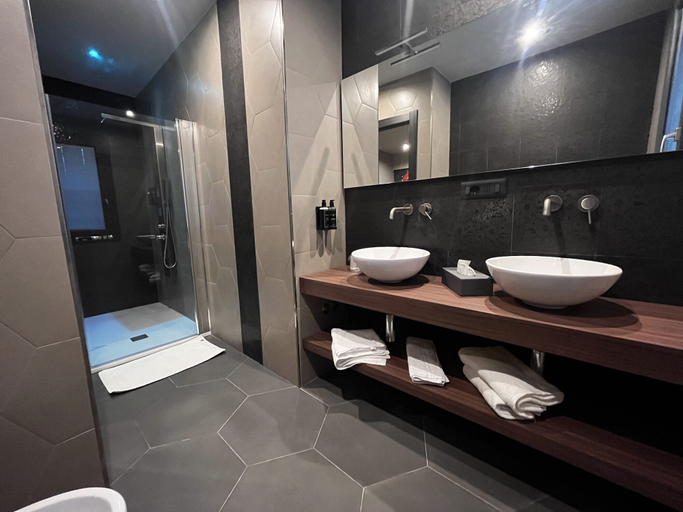 Bathroom 5, LAMBERTI BOUTIQUE HOTEL, Salerno