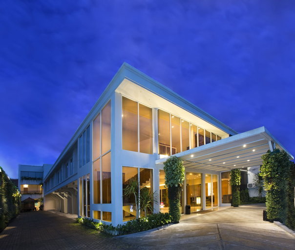 Exterior & Views 21
