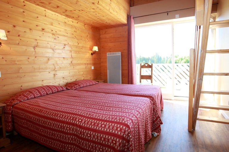 Bedroom 2, Odésia Vacances Chalet le Grépillon, Jura