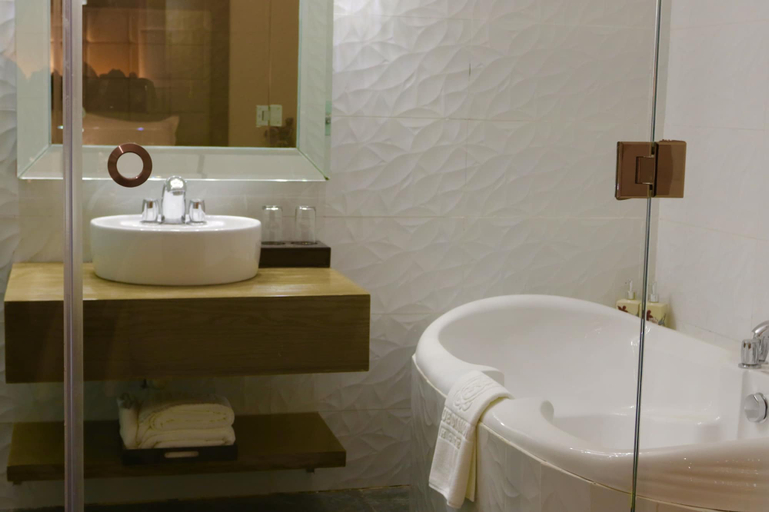 Bathroom 5, Diamond Hill Hotel, District 1