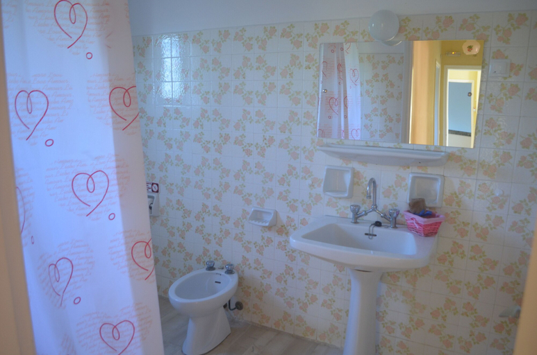 Bathroom 4, Akti Anastasia, Ionian Islands