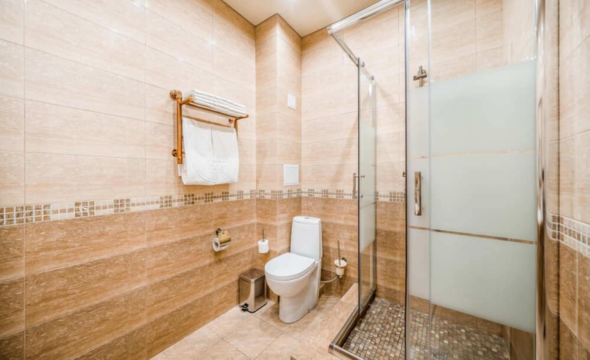 Bathroom 4, Hotel Chekhov, Krasnodar gorsovet