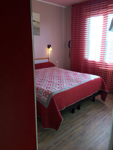 Bedroom, Hôtel du 6 Juin, Manche