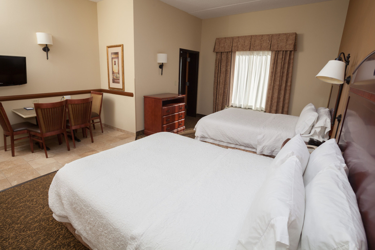 Bedroom 3, Hampton Inn Oneonta, Otsego