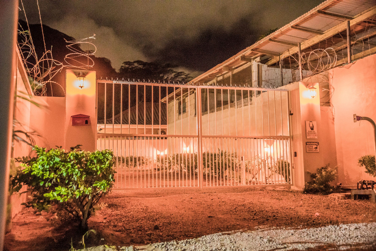Exterior & Views 2, Tropical Hideaway