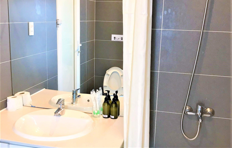 Bathroom 4, M-H Apartment Hotel, Bình Thạnh