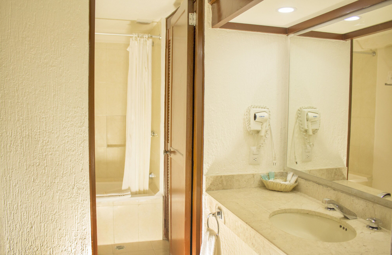 Bathroom 3, All Ritmo Cancun Resort & Water Park - All Inclusive, Isla Mujeres