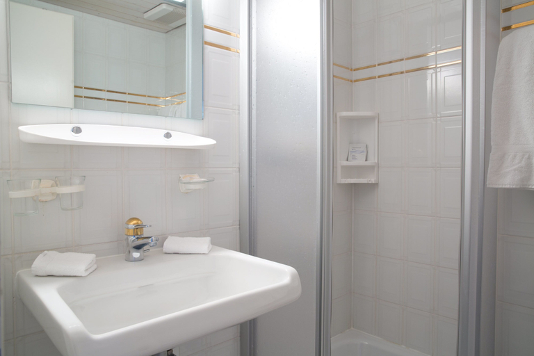 Bathroom 5, Aparthotel Helvetia Intergolf, Sierre
