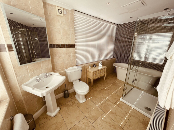 Bathroom 4, Nuthurst Grange Country House Hotel, Warwickshire