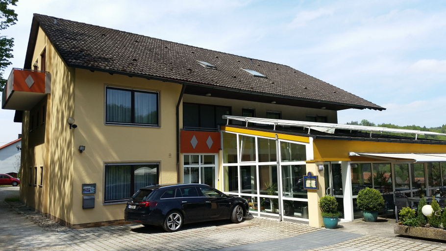 Exterior & Views 2, Hotel-Pension Haus Hubertus, Amberg-Sulzbach