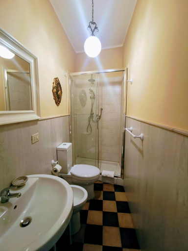 Bathroom 5, Fera O' Luni, Catania