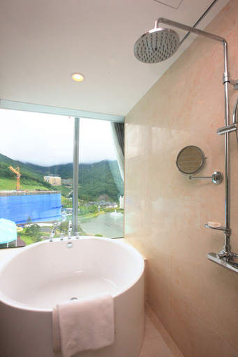 Bathroom 5, High1 Grand Hotel Convention Tower, Jeongseon