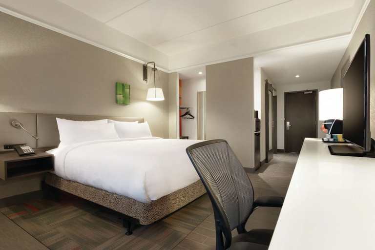 Bedroom 4, Hilton Garden Inn Calgary Downtown, Division No. 6