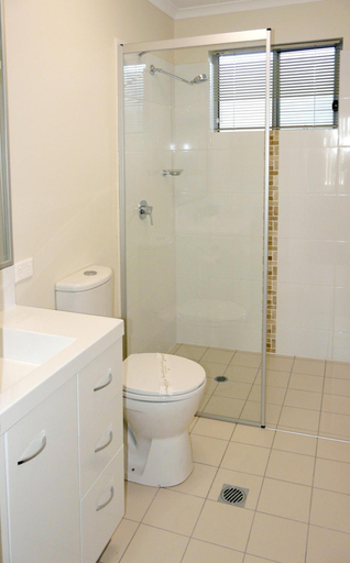 Bathroom 4, Monterey Moranbah, Belyando