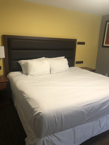 Bedroom 4, Ramada by Wyndham Jacksons Point, York