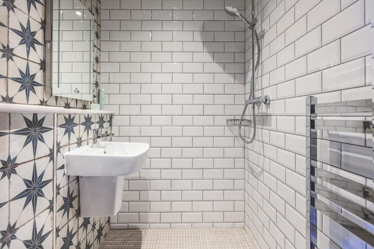 Bathroom 4, Rock Point Inn, Dorset