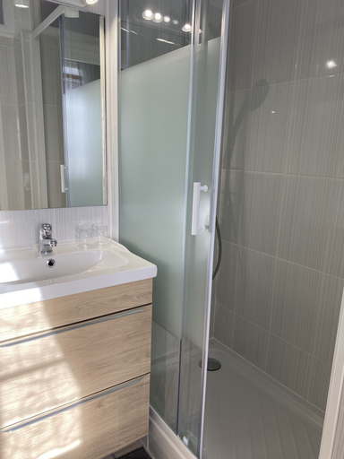 Bathroom 5, A l'Aube des Volcans, Puy-de-Dôme