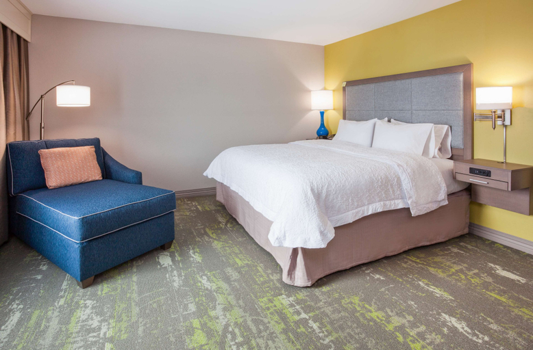 Bedroom 3, Hampton Inn & Suites Sioux City South, Woodbury
