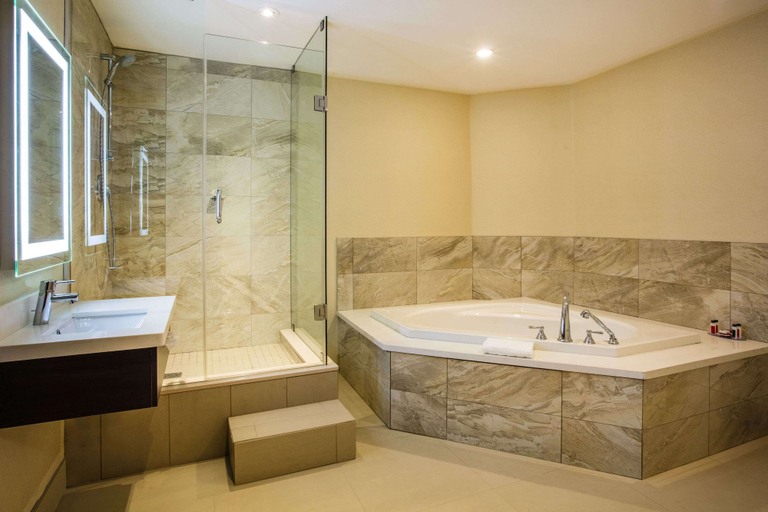 Bathroom 5, Ramada by Wyndham Jacksons Point, York