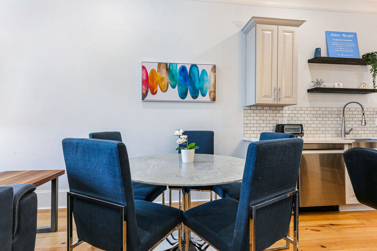 Others 4, Modern 5 BR Condo - Large Pool - Near Everything, Orleans