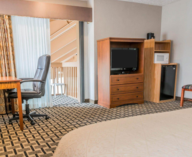 Bedroom 2, Quality Inn Grand Rapids North, Kent