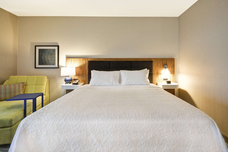 Bedroom 3, Hampton Inn & Suites Detroit/Warren, Macomb