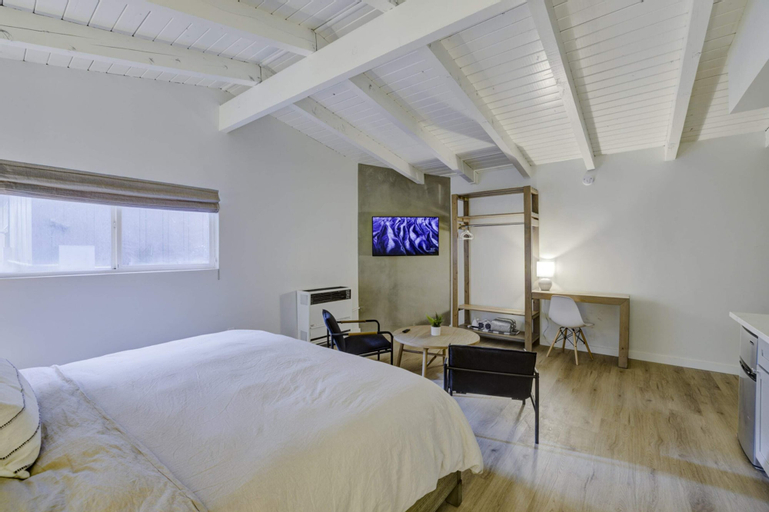 Bedroom 30