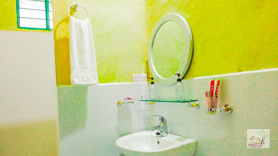 Bathroom 5, Jabali Bungalows Lodge, Kusini