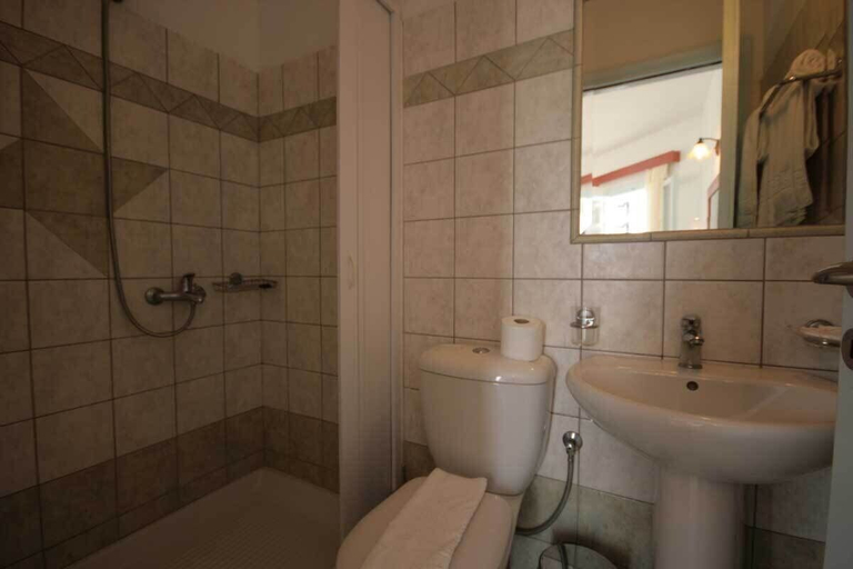 Bathroom 3, Pirgos Stelida Hotel, South Aegean